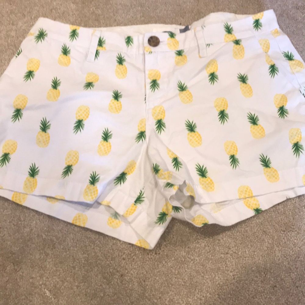 White jean pineapple shorts